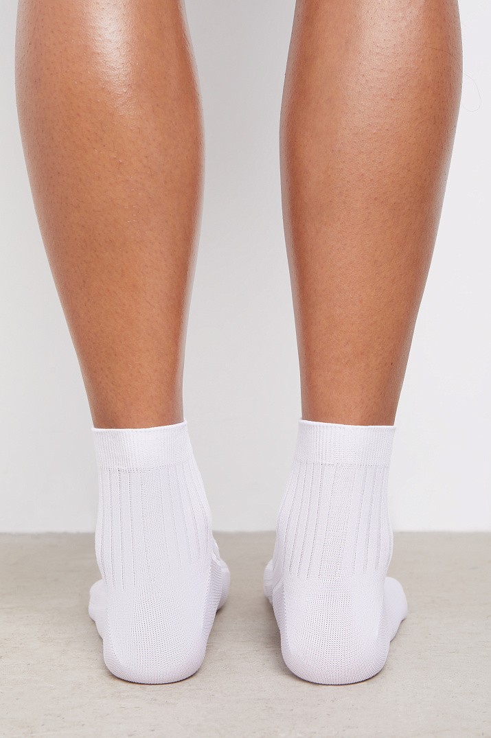 Фотография Хлопковые носки средней длины белый